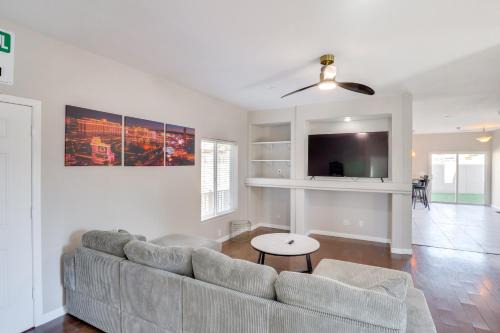 7 Mi to Fremont Street Spacious Vegas Home!