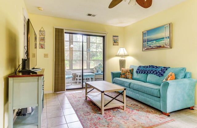 7 Mi to North Myrtle Beach: Condo w/Pool Access