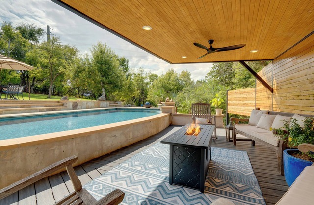7 Mi to Zilker Park: Oasis w/Pool & Patio
