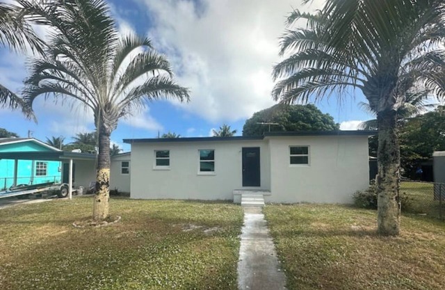 7 people, 3-bedroom, 5 min from Famous Delray Beaches. Each room separate Diakin