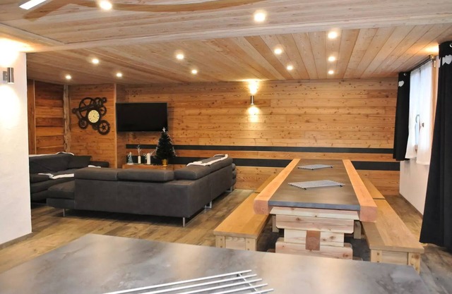 7 room house for 12 people resort center near slopes - 7 Rooms 12 people