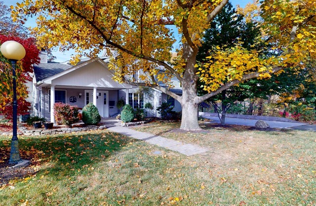 720 Jamine Ave. Spacious Cottage in Quiet Area Near the Pool and Pickleball!
