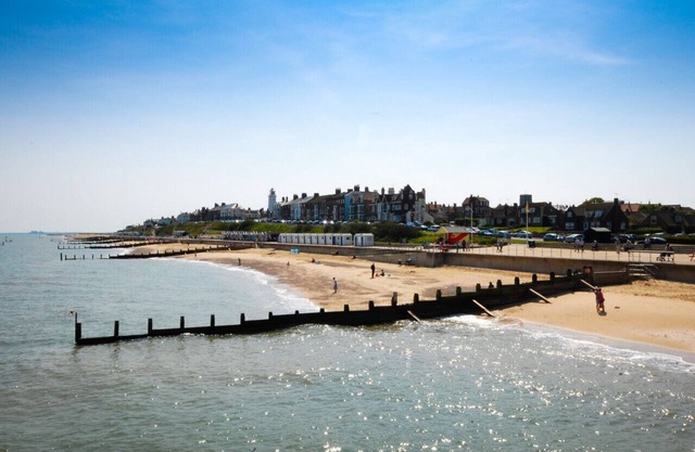 74 Seaview - Three Bedroom House, Sleeps 4