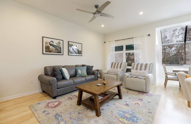 7454 Anchorage: Spacious Villa, Pet Friendly, Close to Marina, Free Bikes