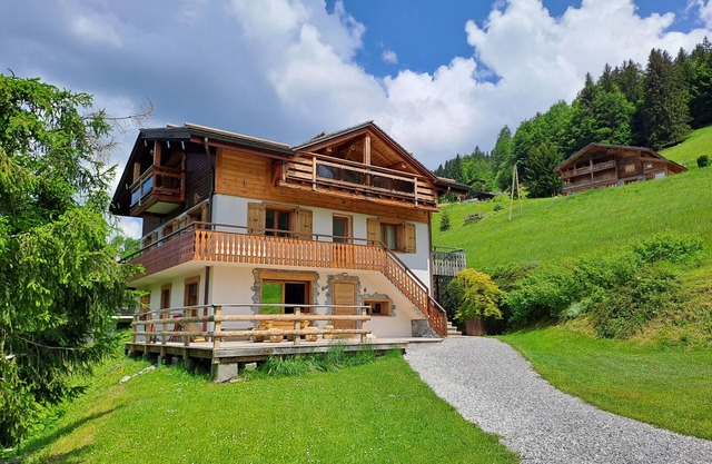 75 m2 apartment, 1 spa & sauna session included, Etale view, 2 min from village.