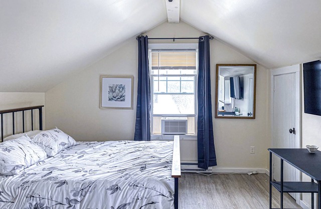 79-4 spacious studio Walk to backus hospital and downtown
