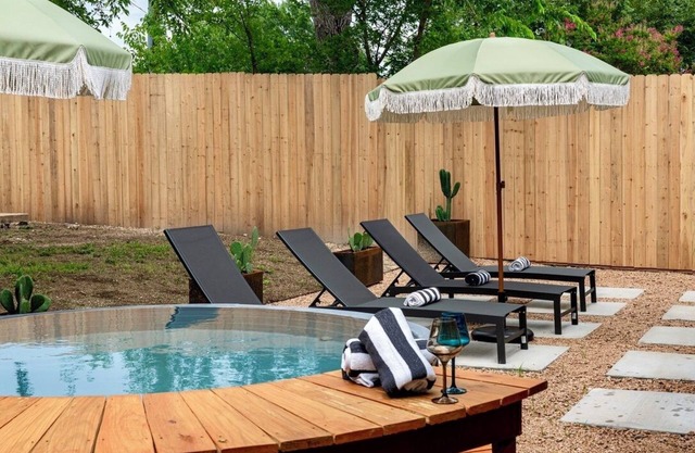 7BD Southwestern Retreat - Pool - Outdoor Dining - Gym - PingPong - 10 Min to DT