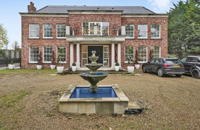 7bed Mansion With Cinema And Indoor Pool