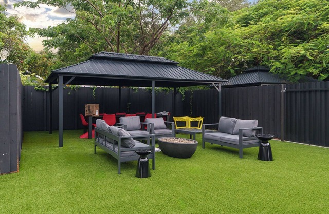 7BR Design District Two Villas, Private Pool, Backyard, Outdoor Lounge & Dining