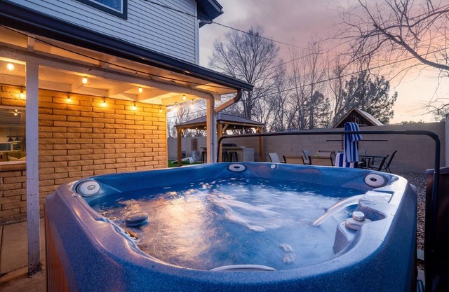 7BR Flagstaff Escape | Sleeps 18 | Hot Tub & Bocce