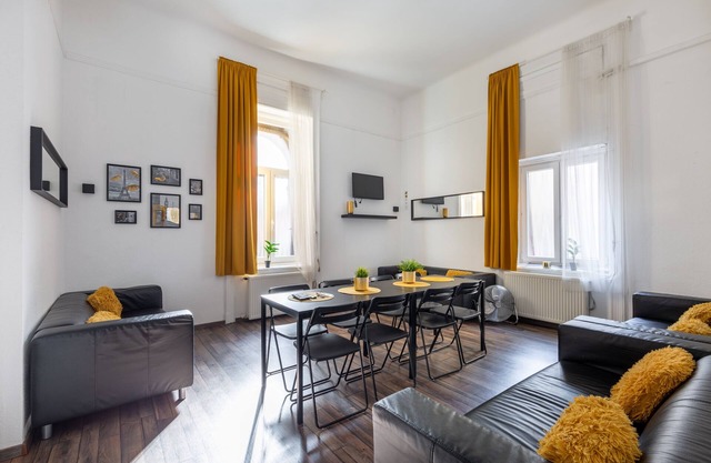 ⭐7ROOM-15BED-4BATH ☕FREE-BEER & BREAKFAST ❤️AIRCO