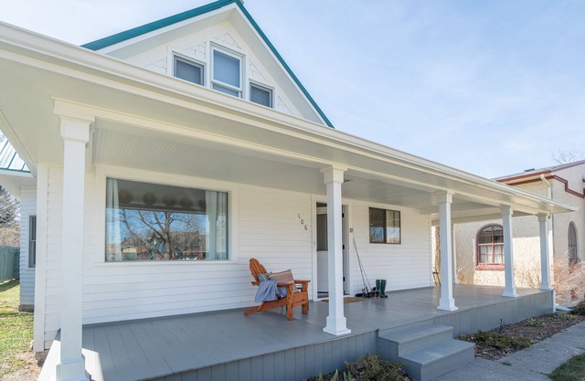 7th Street Bungalow · Cozy And Updated Bungalow