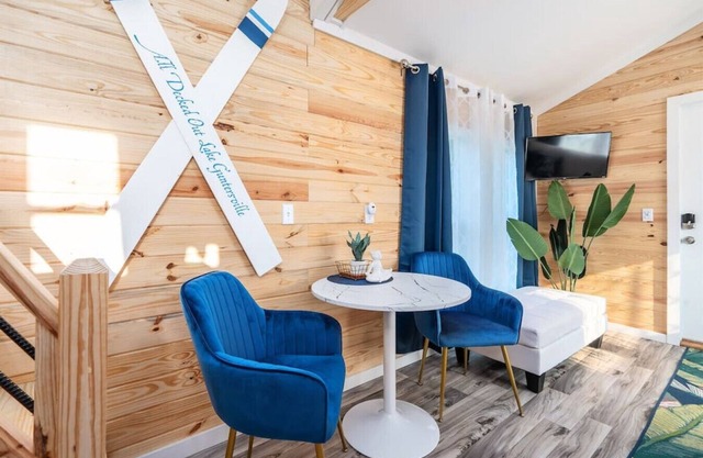 8 All Decked Out Luxury Tiny House ~ Private Firepit