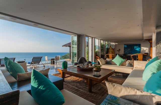 8 bedroom Ocean View villa