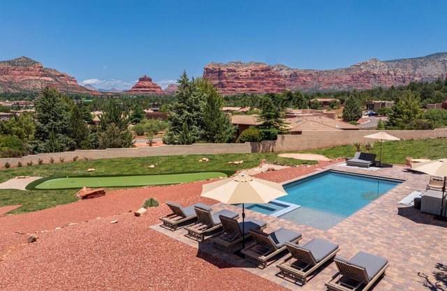 8-Bedroom Red Rock Retreat l Pool l Hot Tub l Pickleball l Playground l Putting Green