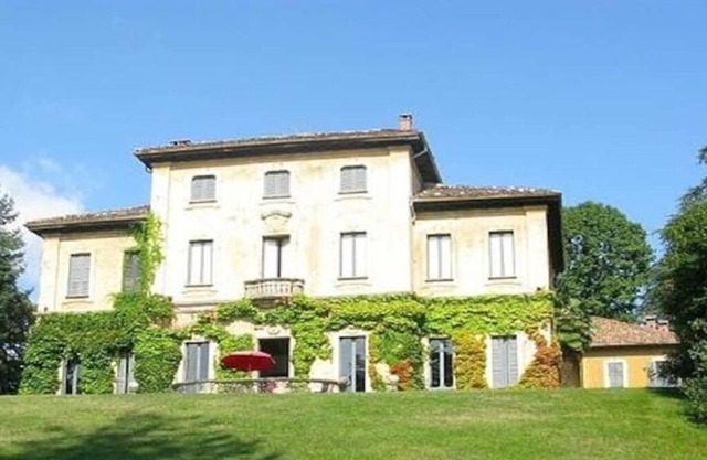 8 Bedroom Villa in Varese
