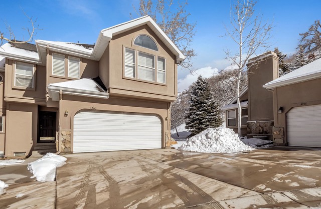 8 beds, Best location hot tub, ping pong Located between the Cottonwood Canyons
