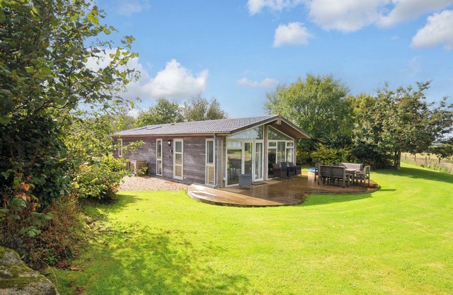 8 HORIZON VIEW, pet friendly, luxury holiday cottage in Dobwalls