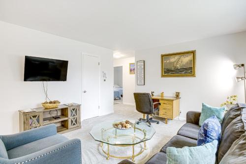 8 Mi to Downtown Denver WFH-Friendly Aurora Home!