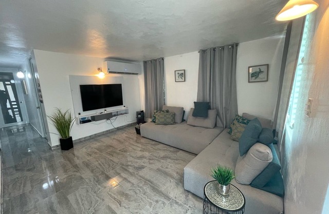 ! 8 minutes from the beach and tourist sites! Comfortable and central house.