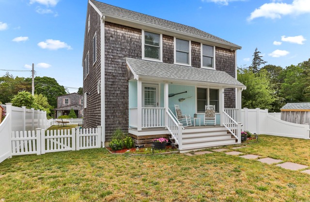 8 Ocean Rd - Renovated pet-friendly home, .5 mi from beach w. central A/C!