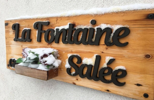 8-person gîte in Chastreix, close to ski resorts and nature.