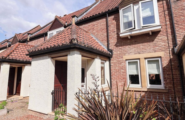 8 WILLIAMSON DRIVE, pet friendly, with a garden in Ripon