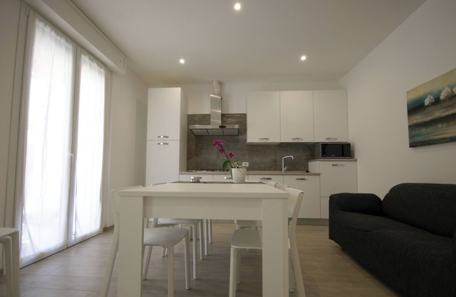 80 Four-room apartment within walking distance of the sea