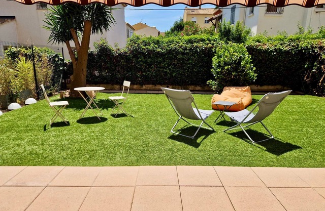 80 m2 garden apartment in quiet residence close to the coast.