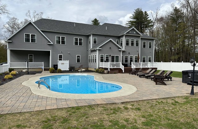9 Bedroom🏡Heated Pool🏊HotTub🛁Firepit🔥BBQ🍗Creek🐠By Ski⛷️Track🏇Town🌇SPAC🎶Lake🏖️Golf⛳️