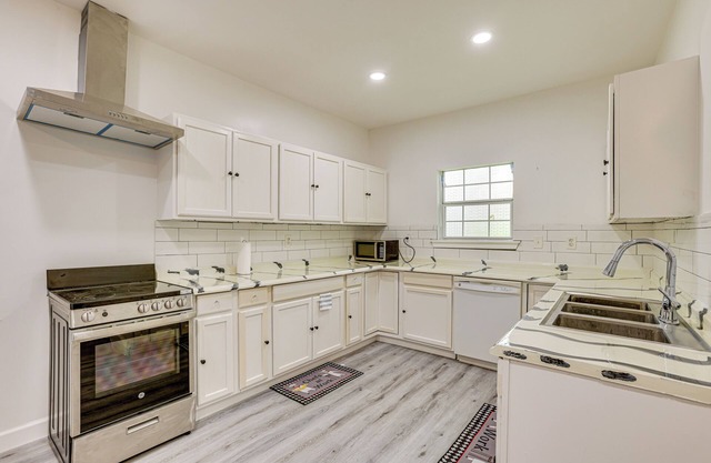 9 Mi to Old Town Spring: Suburban Stay in Houston!