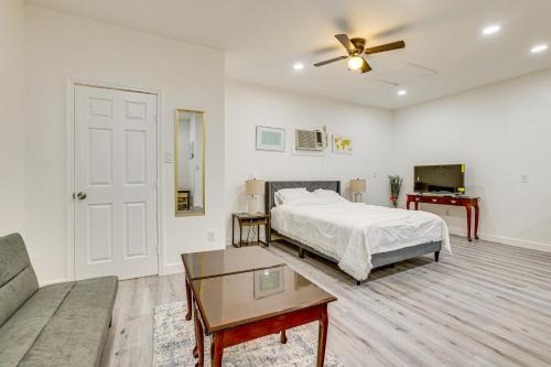 9 Mi to Old Town Spring Suburban Stay in Houston!