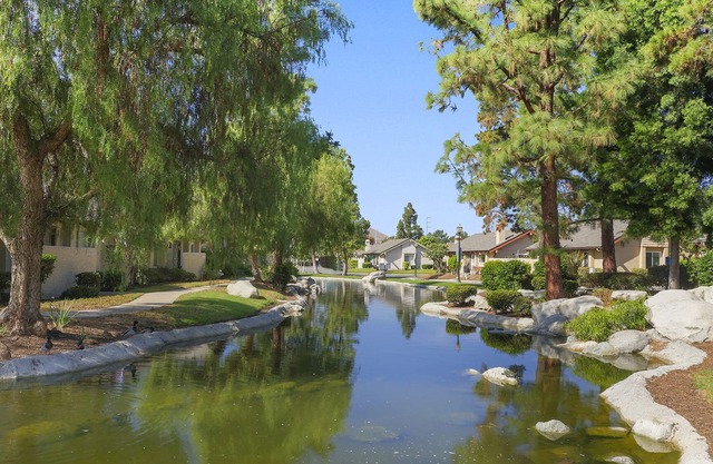 9 miles from beach, 9 mins to Irvine Spectrum!