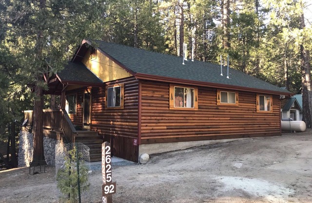 (92) Harmony Villa at The Redwoods In Yosemite