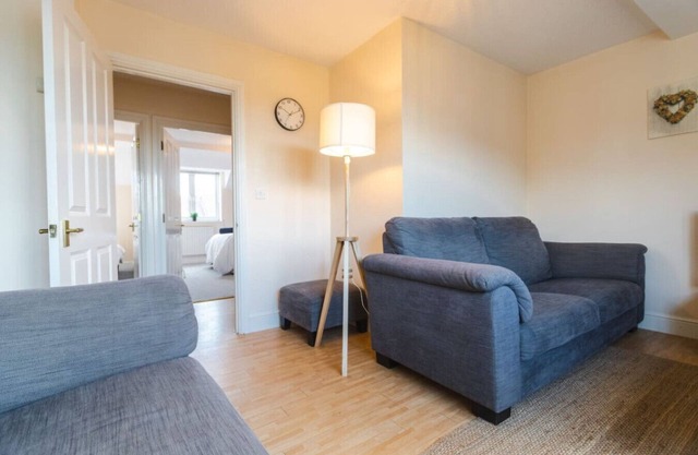 9FC Apartment 2 Bedroom Sleeps 4 Long Stay Disc
