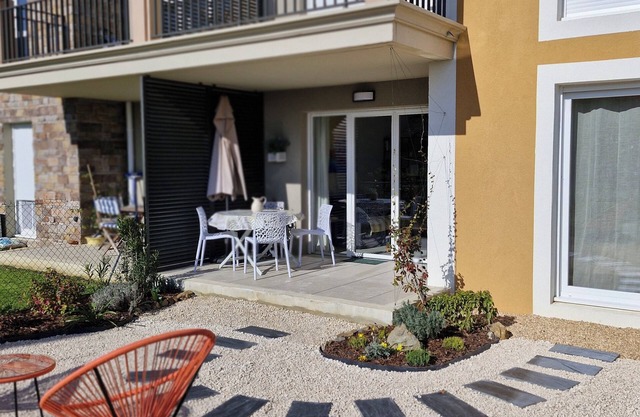 A 10 mn de St Tropez, Bel Appartement T2 Dans Résidence Neuve Avec Piscine