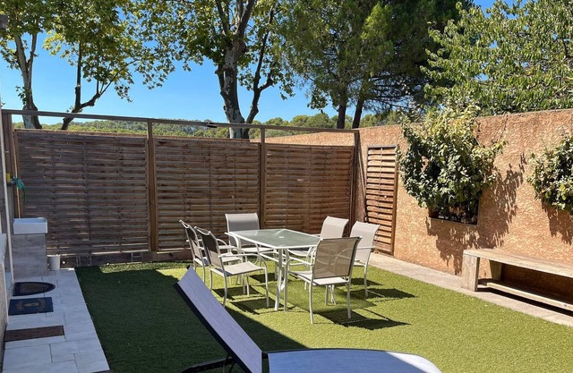 A 15km des Plages, Maison 4 Chambres, Divisée en 2 Appartements Neufs