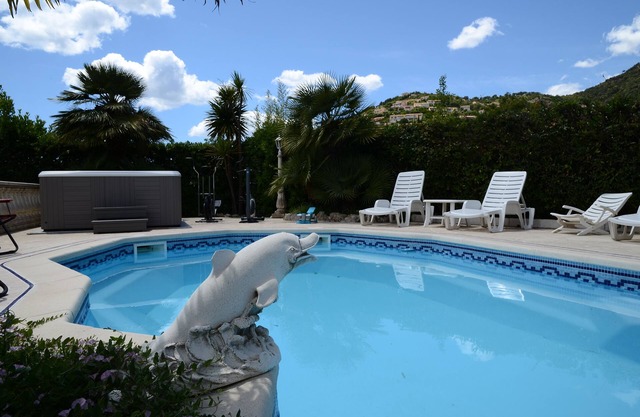 A 2 mn du Centre, de la Plage de Cavalaire . Rez de Villa Avec Piscine-spa
