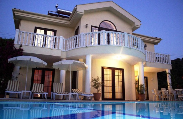 A 3-bedroom villa within in the popular Maras district