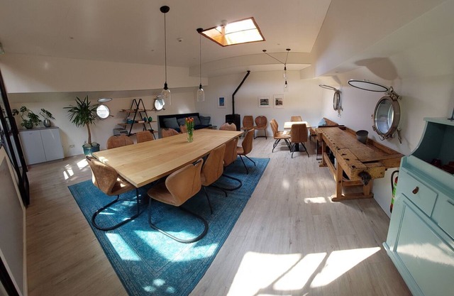 A beautiful vacation 'house' on the water in Rotterdam center