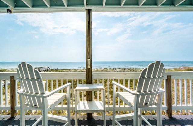 A Blusea | Oceanfront + Community Pool!