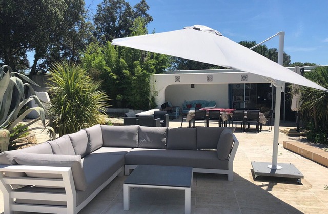A Boissières, Gard, beautiful holiday home, pool, pets allowed