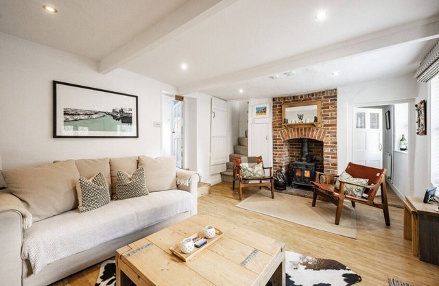 A charming cottage just a stones throw from the Quay