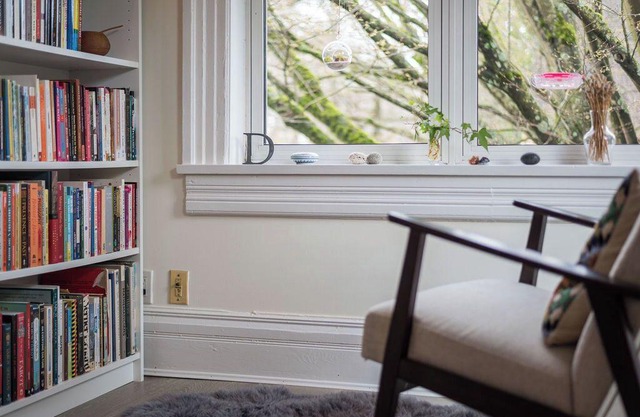 A charming summer stay in a quiet neighbourhood close to downtown.
