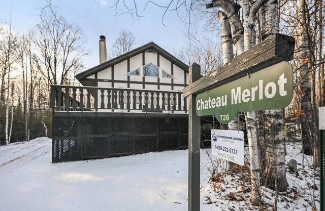 A Comfortable & Spacious Retreat in the Powderhorn Village