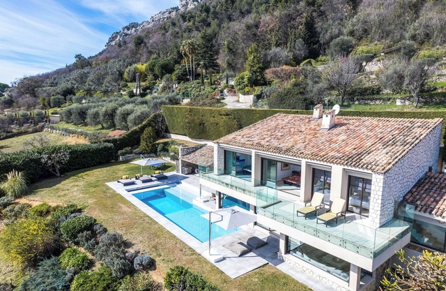 A contemporary and stylish architectural gem nestled in the Alpes-Maritimes