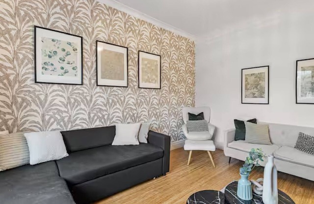 A Contemporary Cotswold Grace-Beautiful 4Bed Haven