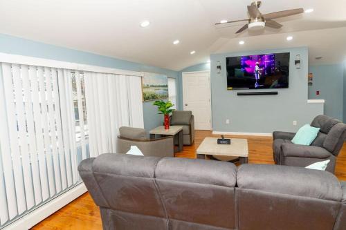 A cozy serene 3 BDR, 2 full baths near JFK & LaGuardia Airport