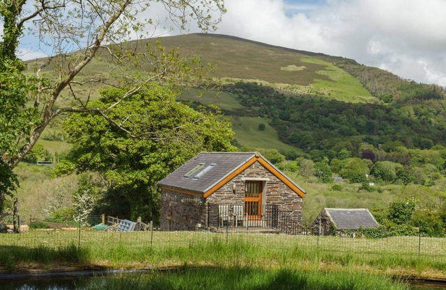 A delightful one-bedroomed holiday cottage located on a farm, nestled into the hills and enjoying sp