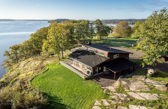 A dream house at the lake Mjörn with a panoramic view.